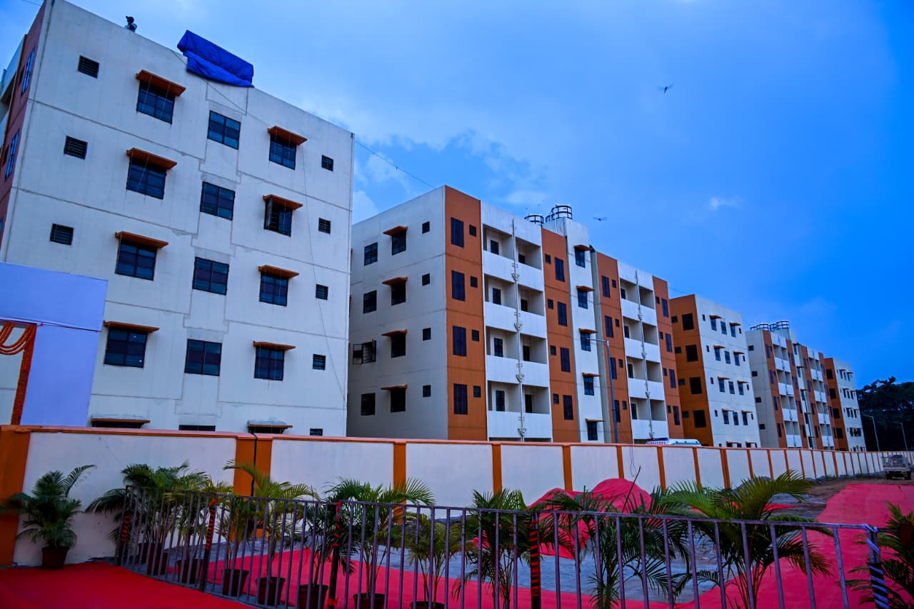 CM Majhi Opens 1,608 Affordable Homes in Bhubaneswar, Launches Housing Scheme for Migrant Workers